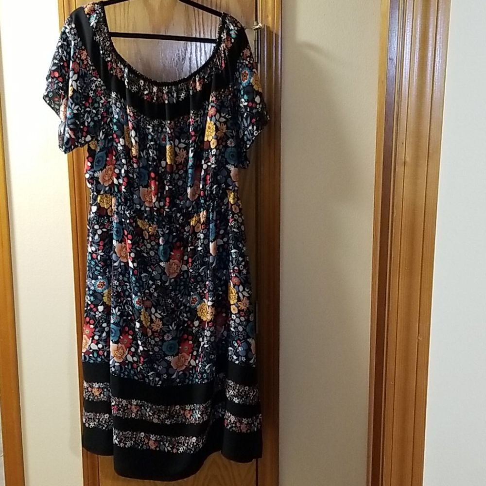 New Loft Floral Dress with Black Accents size 24